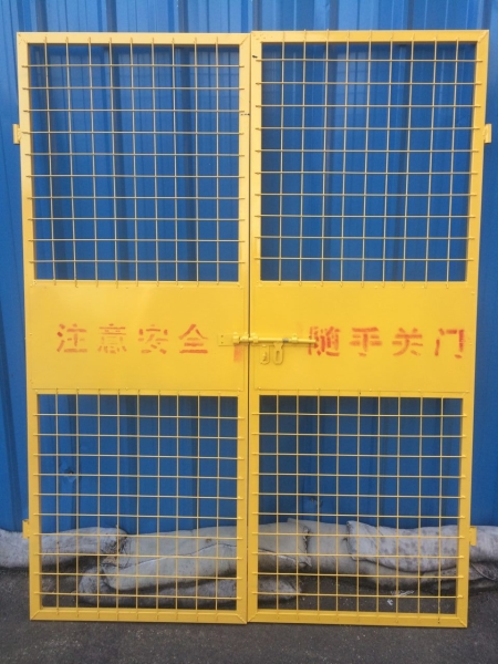 电梯安全防护门-01